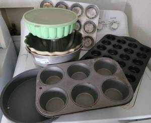 lot 144 image: LOT OF BAKING PANS AND MORE AS SHOWN.