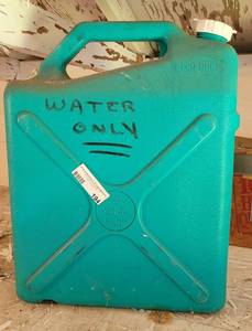 lot 194 image: 6-GALLON PLASTIC WATER CAN AS SHOWN.