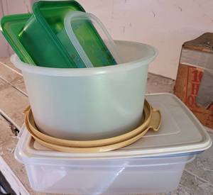 lot 196 image: LOT OF PLASTICWARE AS SHOWN.