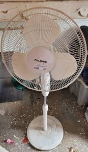 lot 197 image: PELONIS PEDESTAL FAN MODEL FS40-16JR AS SHOWN.