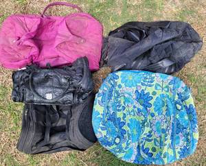 lot 208 image: LOT OF TRAVE  DUFFEL BAGS INCLUDING VERA BRADLEY AS SHOWN.