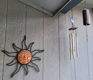 lot 235 image: WINDCHIMES AND WALL DECOR AS SHOWN.