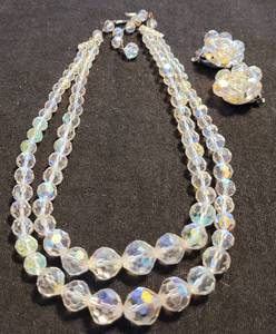 lot 257 image: NECKLACE AND EARRINGS SET AS SHOWN.