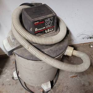 lot 281 image: CRAFTSMAN 8 GALLON WETDRY VAC AS SHOWN.