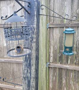 lot 230 image: GARDEN HANGING FEEDERS AS SHOWN.