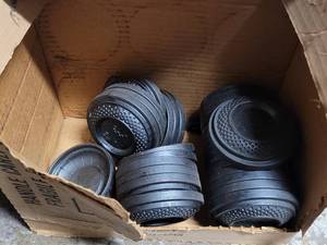 lot 273 image: SHOOTING CLAY DISCS AS SHOWN.