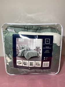 lot 33 image: Chic Home Design Macie 6 Piece King Comfortable Set Model# BCS24701 - Green