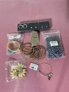 lot 34 image: Lot of 6 - New Mixed Costume Jewelry Includes Earrings, Bracellets & A Necklace