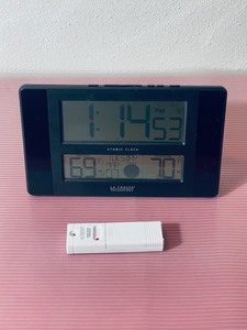 lot 117 image: La Crosse Technology Automatic Clock With Original Remote
