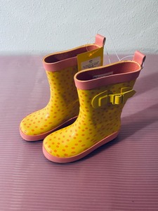 lot 132 image: New Sun Squad Girls Rain Boots Size M(78) Pink & Orange Polka Dot