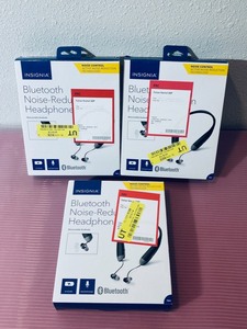 lot 141 image: Lot of 3 - Insignia Bluetooth Noise Reduction Head Phones, Retractable Earbuds - Black Curved