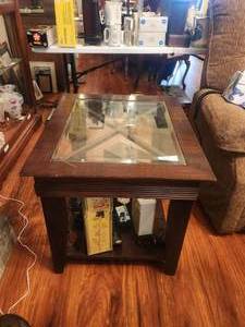 lot 32 image: Wood and glass side table - no contents