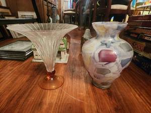 lot 30 image: Selection of 2 glass vases - 13 tall
