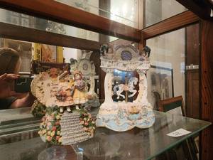 lot 28 image: Selection of music boxes