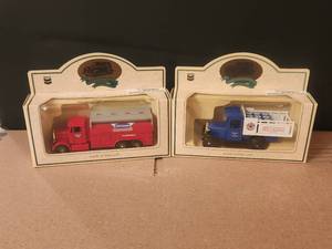 lot 40 image: Selection of 2 Chevron die cast trucks - Cheverolet Stake Truck & Standard Aircraft Refueler