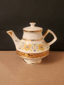 lot 45 image: Vintage Gibson TeaCoffee pot - Staffordshire England