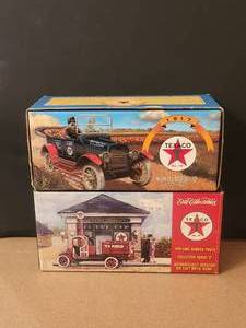 lot 46 image: Selection of 2 Texaco collectibles by Ertl - 1917 Maxwell touring car & 1919 GMC Tanker