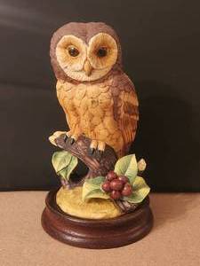 lot 47 image: Vintage Stefani porcelain Owl - made in Japan