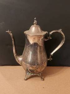 lot 51 image: Vintage silverplated TeaCoffee pot