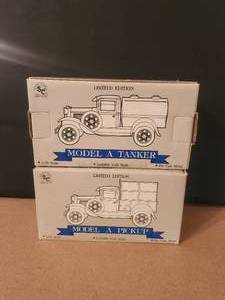 lot 61 image: Limited Edition - 124 Ertl lockable banks - Model A Tanker and Model A pickup