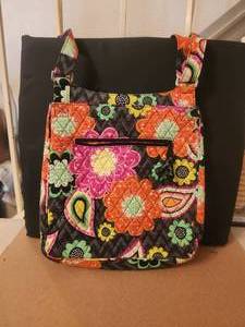 lot 107 image: Vera Bradley handbag - purse - like new