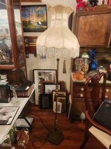 lot 78 image: Antique Brass Floor Lamp - 65H