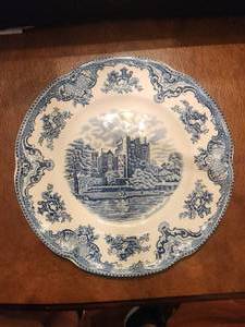 lot 90 image: Vintage Johnson Brothers - Old Britain Castles - 14 Blue dinner plates