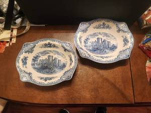 lot 101 image: Vintage Johnson Brothers - Old Britain Castles - 2 Blue bowls