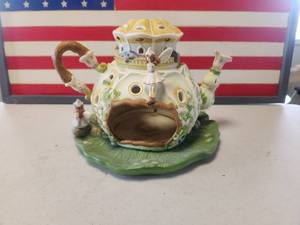 lot 144 image: Partylite Fairy house teapot candle holder