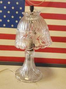 lot 149 image: Vintage leaded crystal boudoir lamp - Princess house