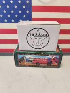 lot 152 image: Selection of 2 Texaco - Ertl die cast - 1949 White tilt cab & Mack