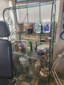 lot 170 image: Selection of items on the shelfs - not the shelf unit