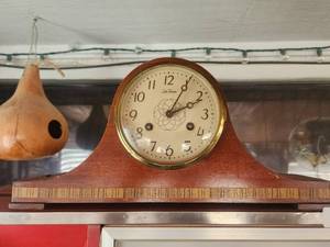 lot 176 image: Vintage Seth Thomas Napolean Style mantel clock - no key