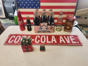 lot 112 image: Selection of Coca Cola collectibles