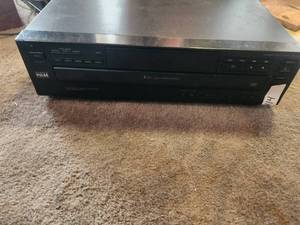 lot 114 image: Hybrid Pulse 5 disc cd player