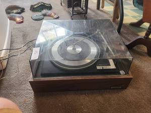 lot 116 image: Appears to be a Garrard 6 300 record player in a Sylvania cabinet