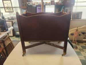 lot 110 image: Vintage Ethan Allen magazine rack