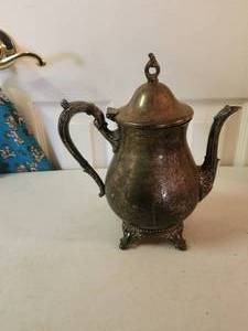 lot 208 image: Vintage silverplated TeaCoffee pot