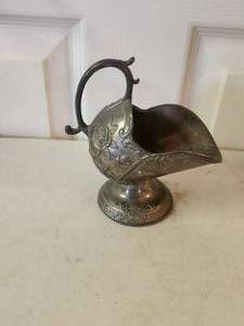 lot 206 image: Vintage Silverplated sugar scuttle  bowl
