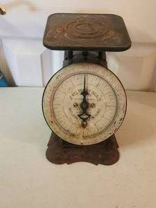 lot 205 image: Vintage Jewel Family Scale