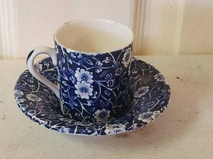 lot 199 image: Selection of Staffordshire 4 cups and 4 saucers - Made in England