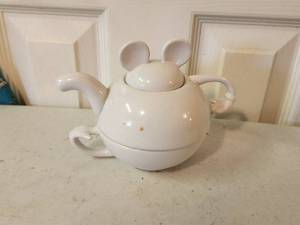 lot 191 image: Vintage Mickey Tea for one stackable tea set - Disney of Thailand
