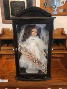 lot 226 image: Limited Edition Little Ladies porcelain doll in wood and glass cabinet