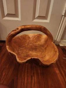 lot 234 image: Hand carved basket from wood