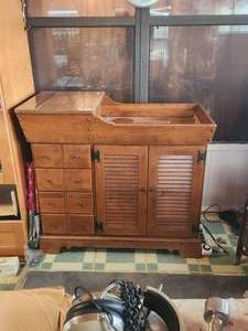 lot 109 image: Vintage Ethan Allen Heirloom Collection Dry sink. - 20D x 39L x35H