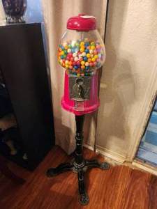 lot 108 image: Carousel Bubble Gum Machine - 37H