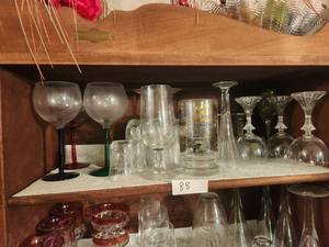 lot 88 image: Shelf lot of home decor.
