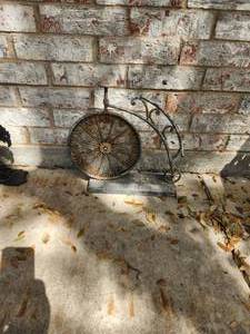 lot 239 image: Big wheel bike metal clock - used as yard art - 14H