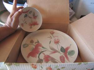 lot 65 image: Mikas chip and dip or veggie and dip set nib silk flower design f-3003