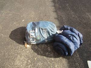lot 112 image: twin size air mattress unknown condition, blue used sleeping bag